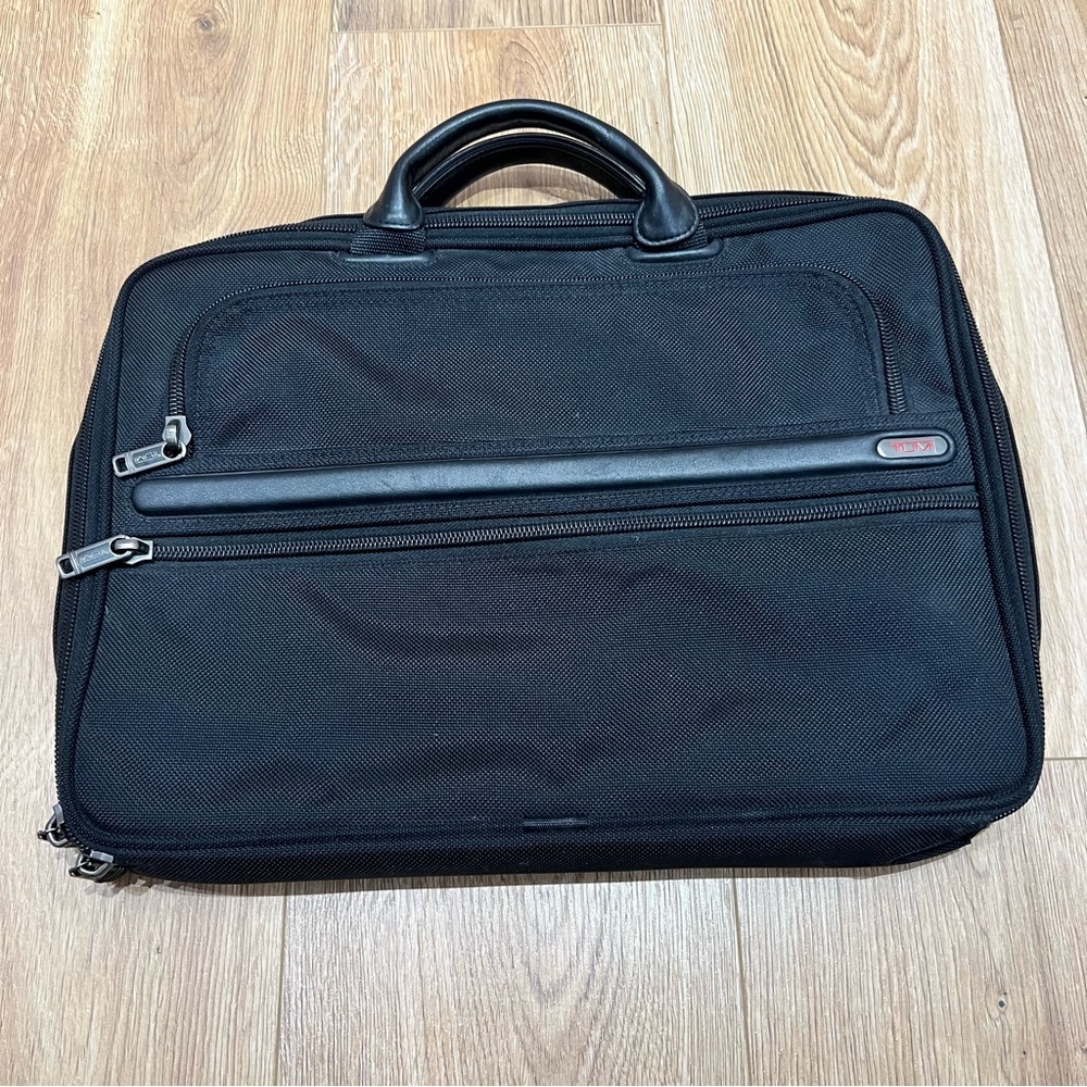 TUMI 15” Woven Nylon Leather Handles Black Padded Laptop Briefcase Good